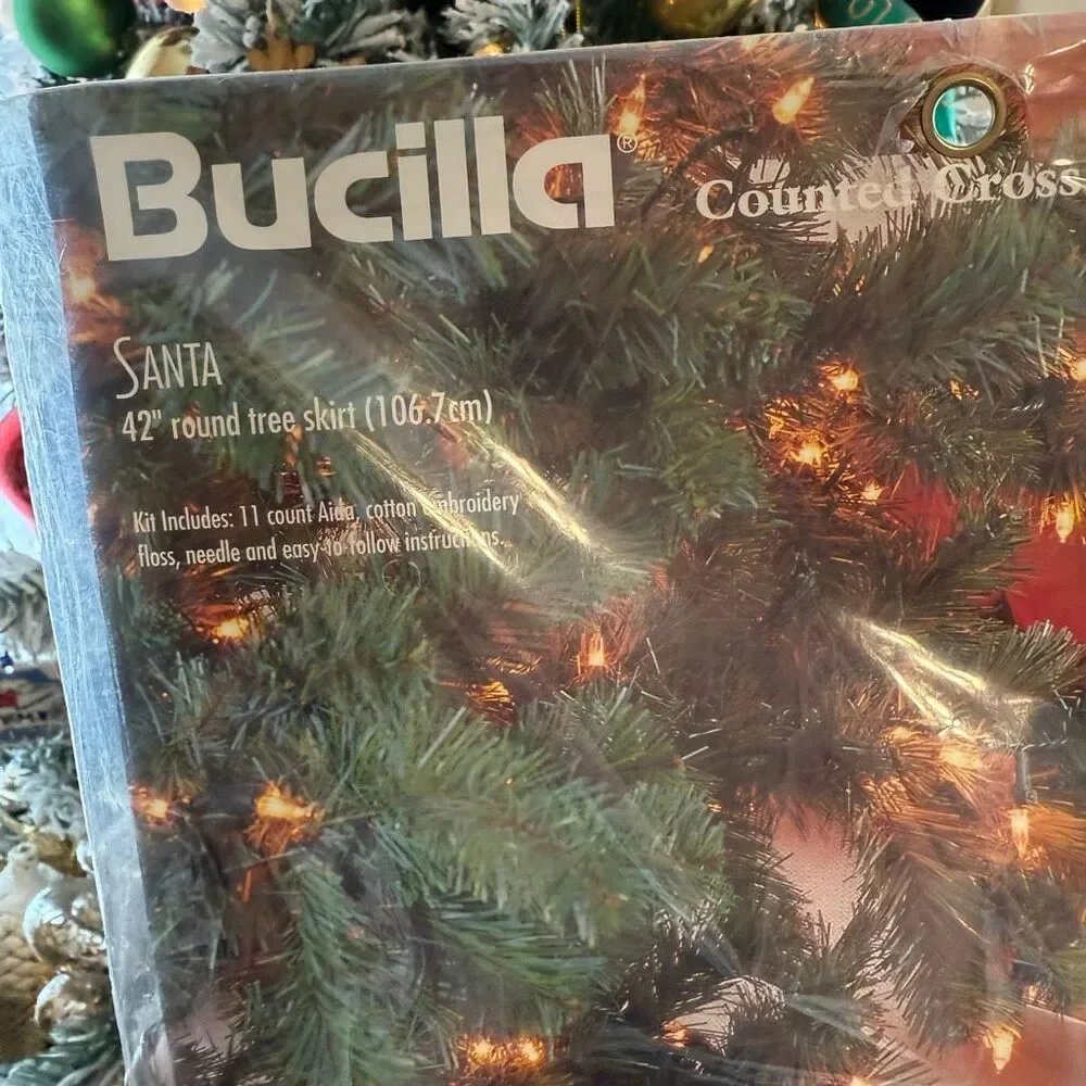 Bucilla Vintage Santa 42” Round Christmas‎ Tree Skirt 83694